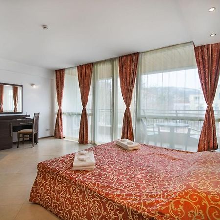 Spacious Studio With Balcony & Pool By The Marina Baltschik Exterior foto