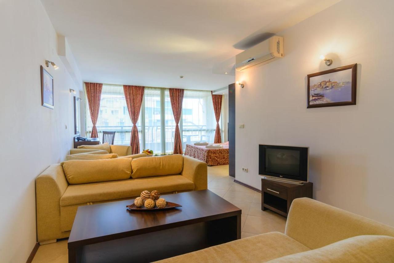 Spacious Studio With Balcony & Pool By The Marina Baltschik Exterior foto