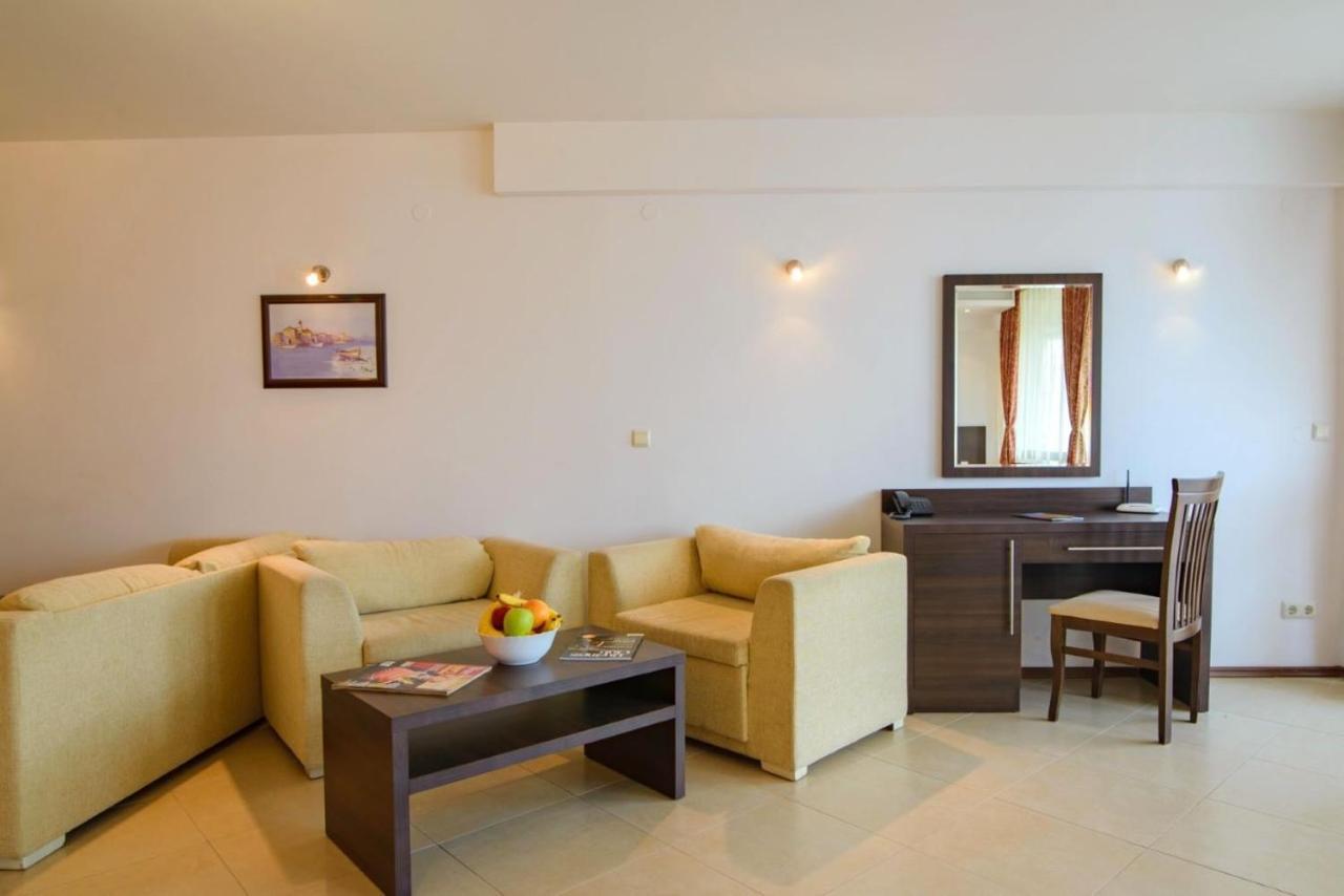 Spacious Studio With Balcony & Pool By The Marina Baltschik Exterior foto