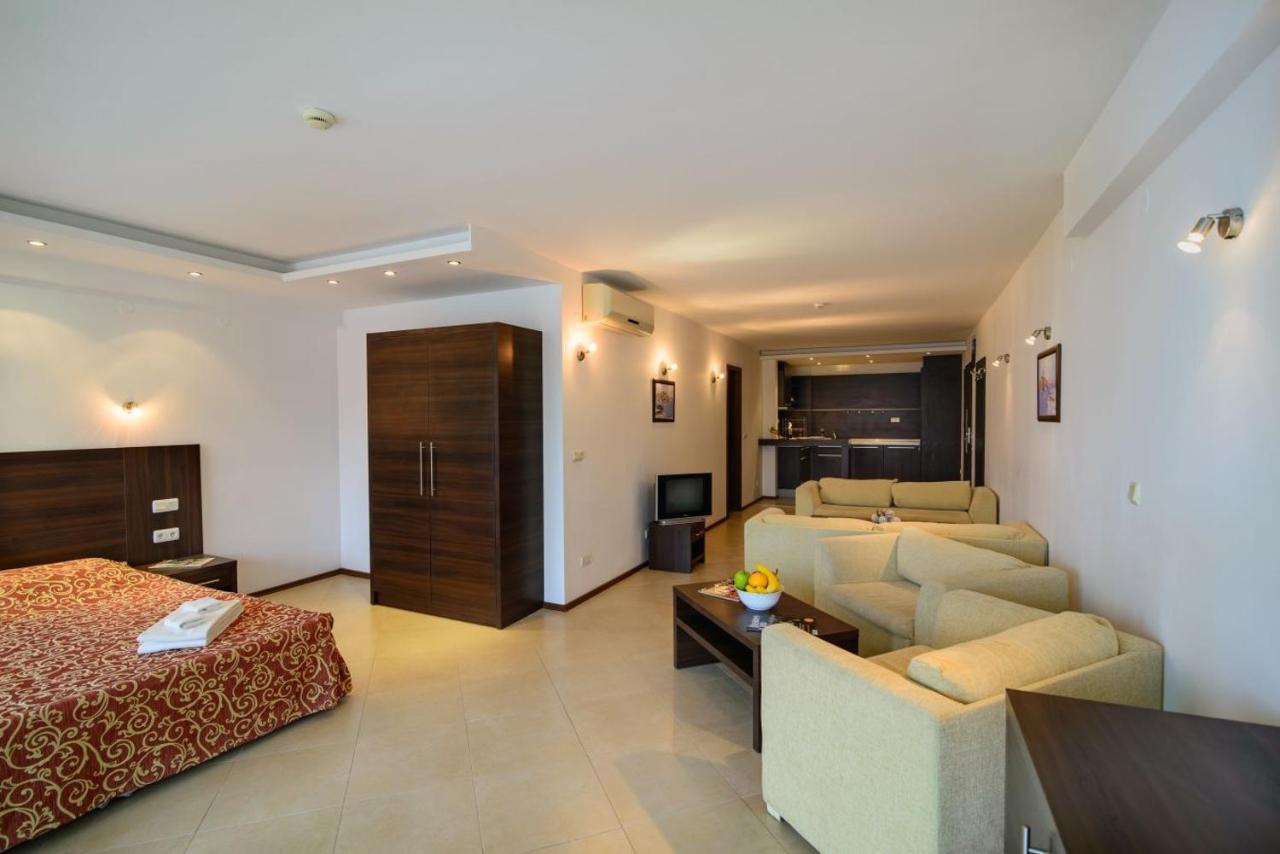 Spacious Studio With Balcony & Pool By The Marina Baltschik Exterior foto